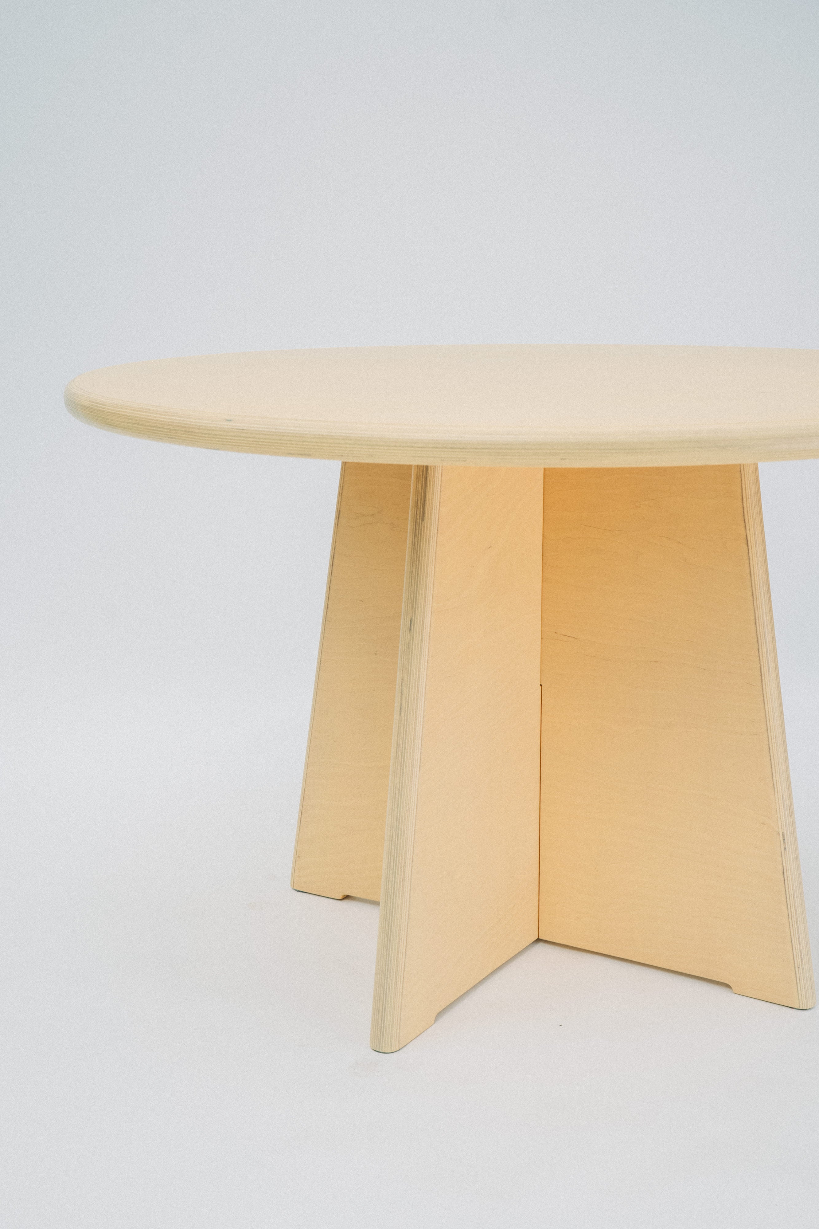 Runder Esstisch mit Hockern aus Birke Multiplex