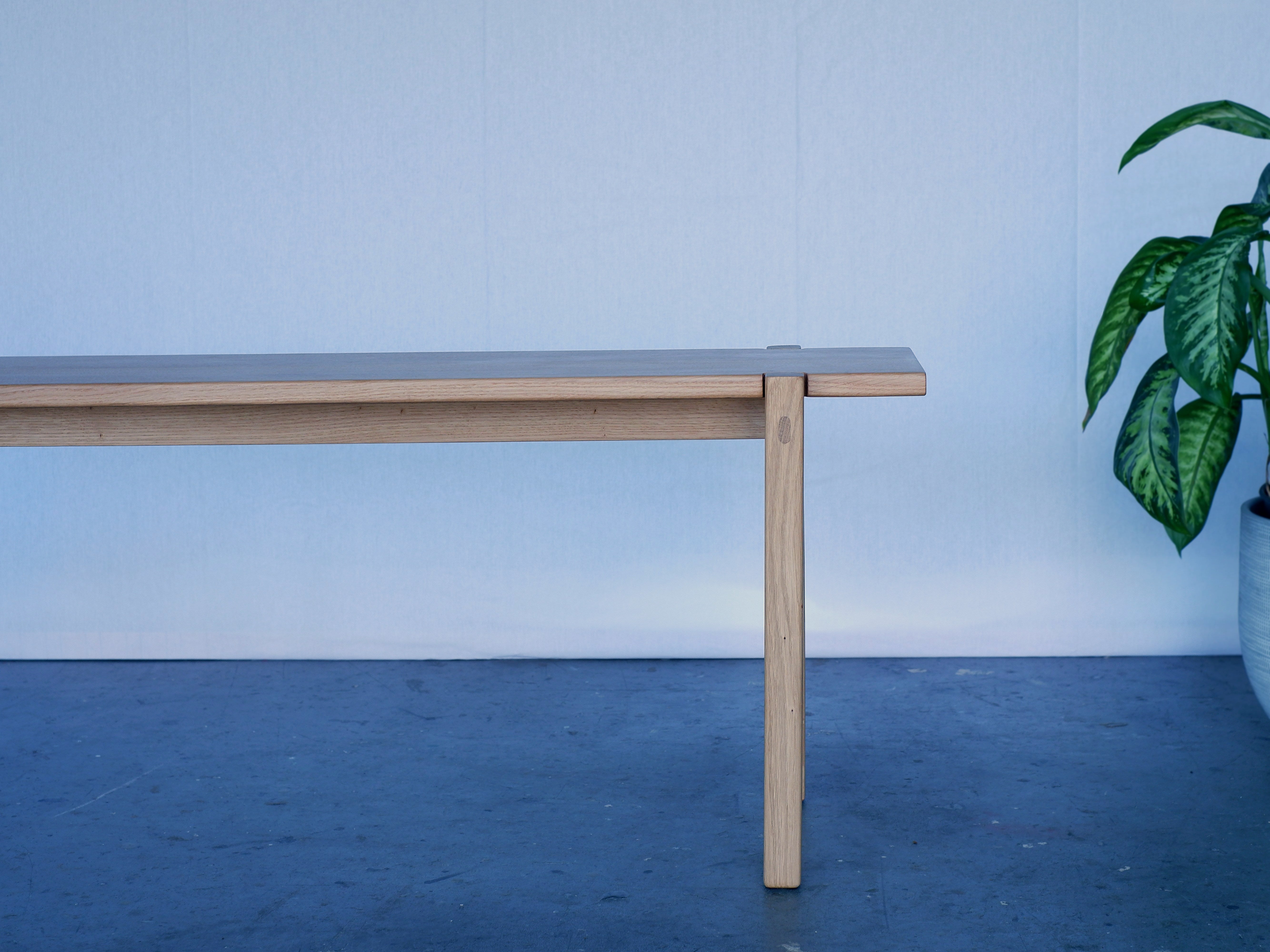 Sitzbank aus Eiche Massivholz - minimalistisch & geradlinig
