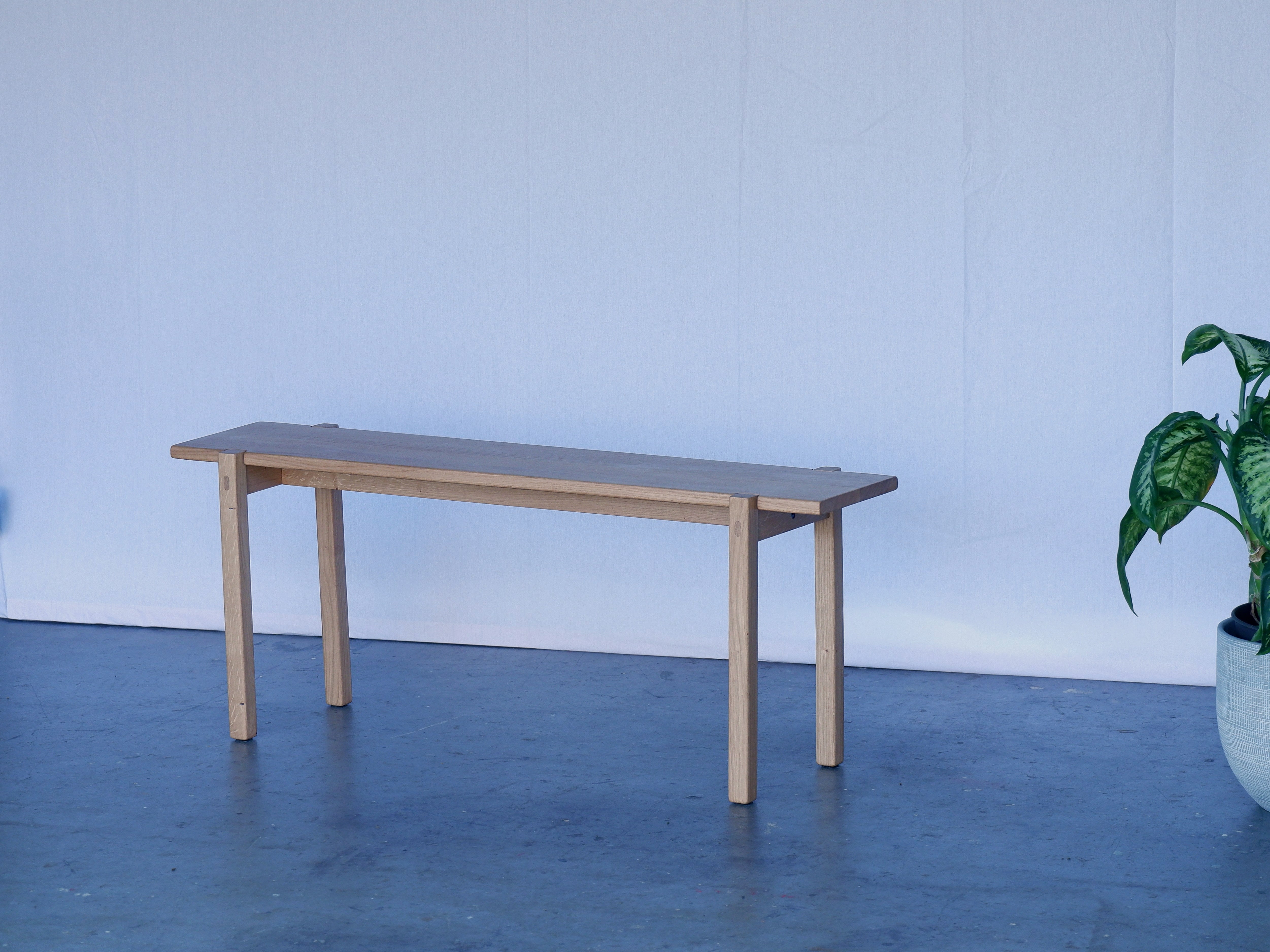 Sitzbank aus Eiche Massivholz - minimalistisch & geradlinig