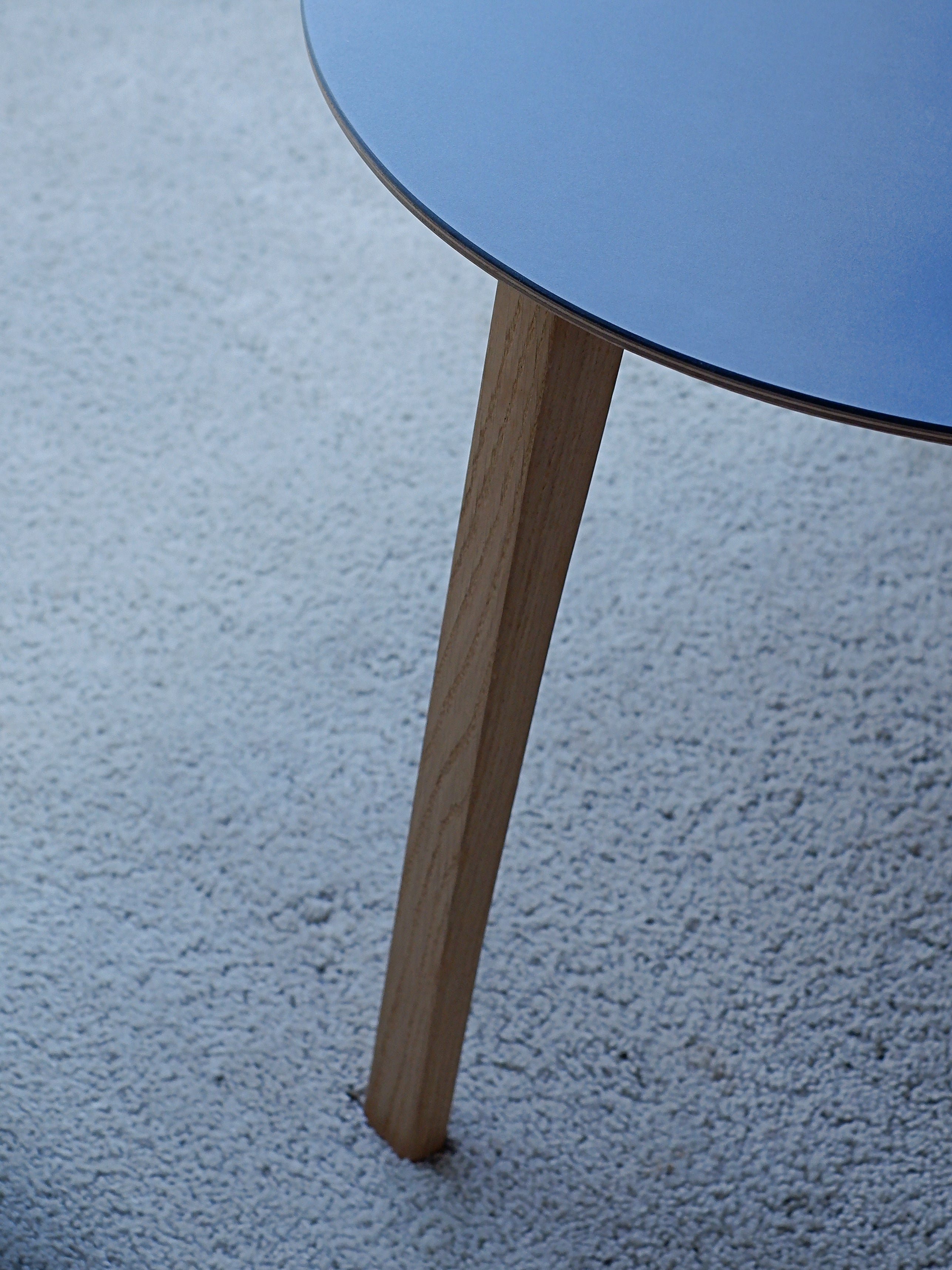 Beistelltisch 60&45cm ⌀ aus Eiche mit Linoleum Platte