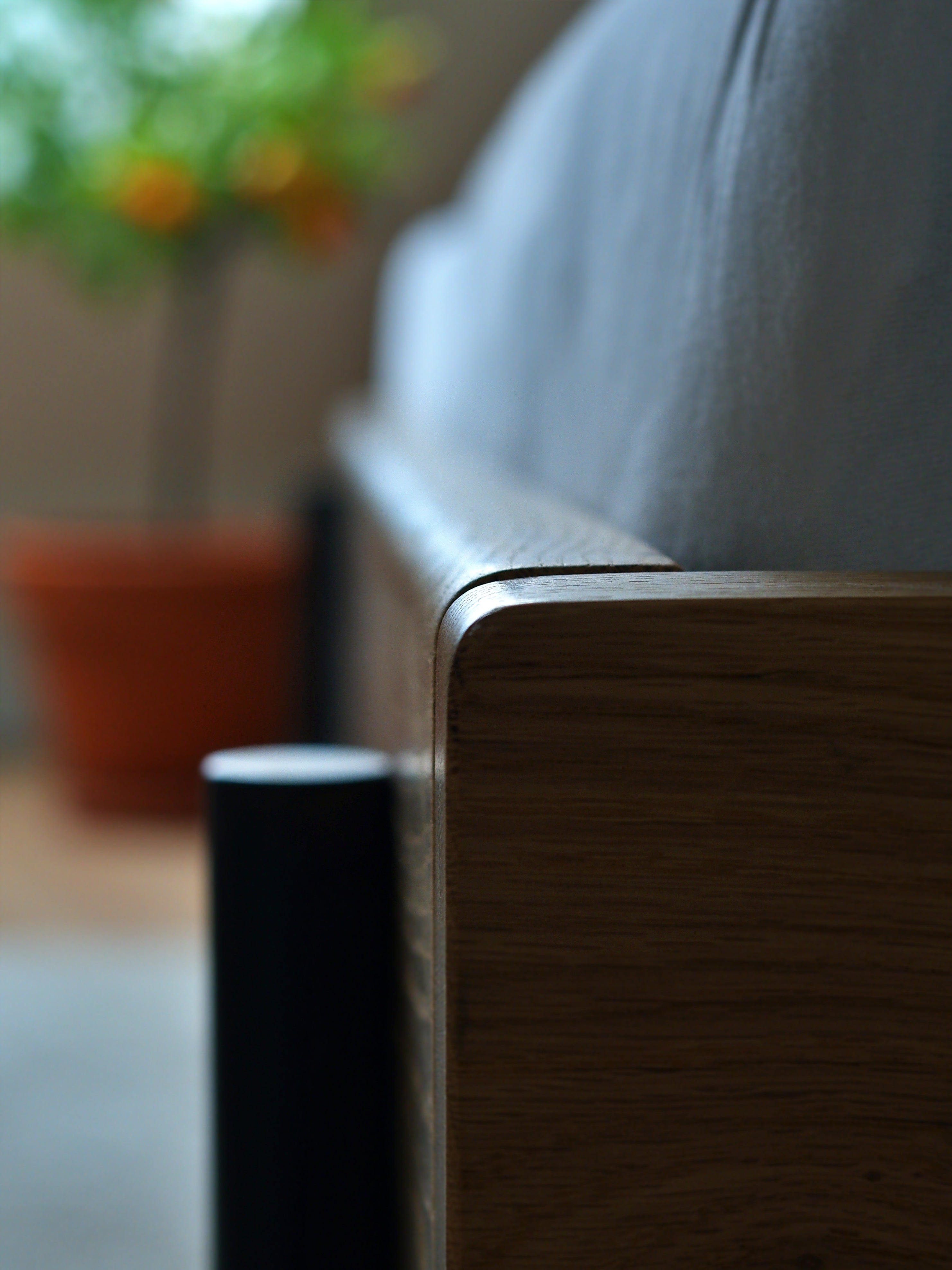 Minimalistisches Massivholzbett aus Eichenholz