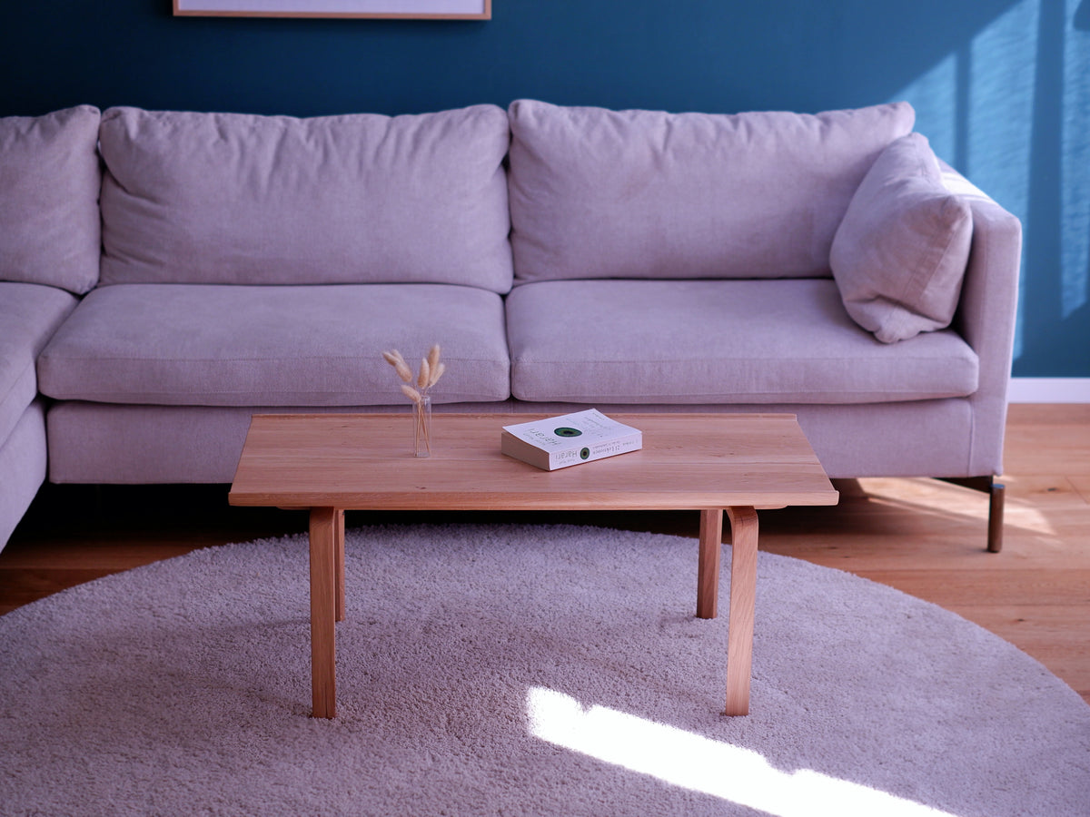 Eleganter Couchtisch aus massivem Eichenholz – handgefertigt