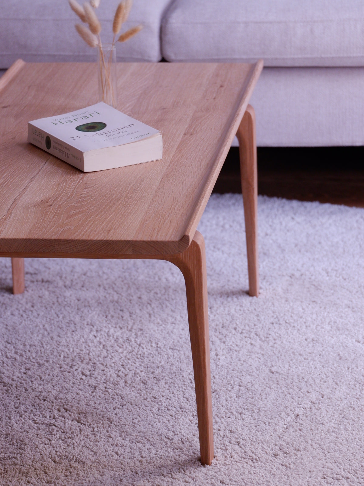 Eleganter Couchtisch aus massivem Eichenholz – handgefertigt