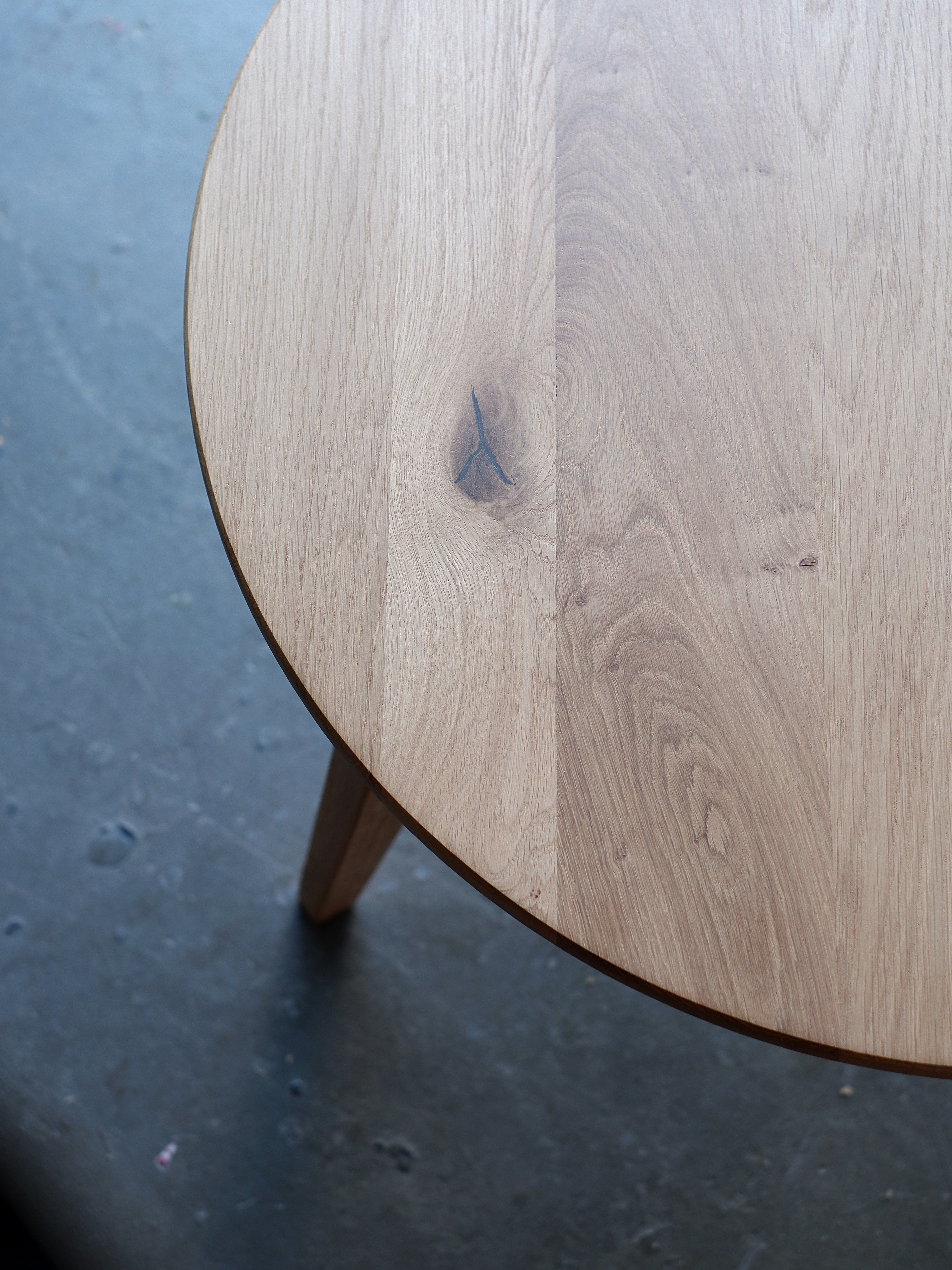 Runder Couchtisch 70cm⌀ aus Eichenholz