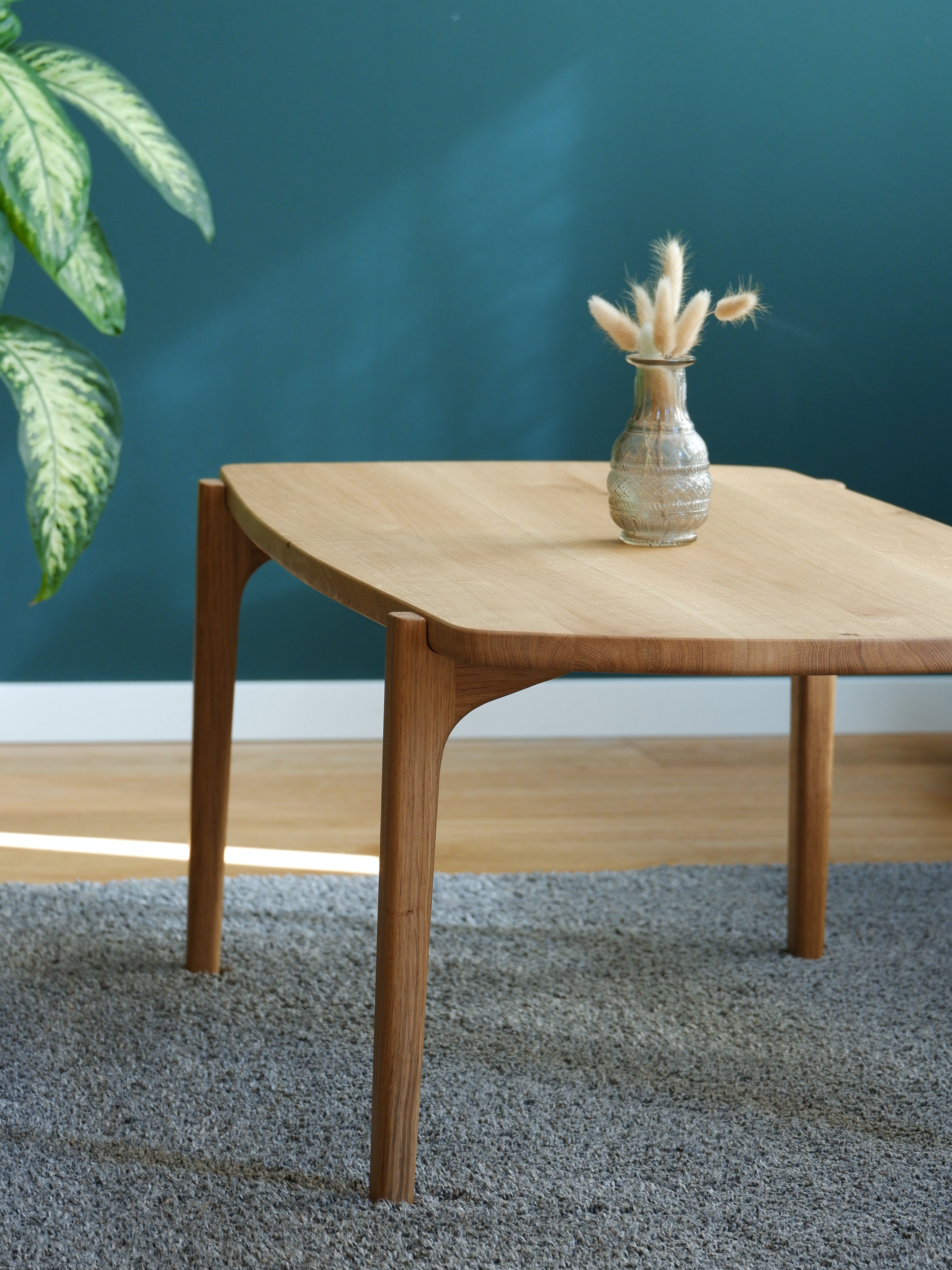 Großer Couchtisch organisch aus Eichenholz