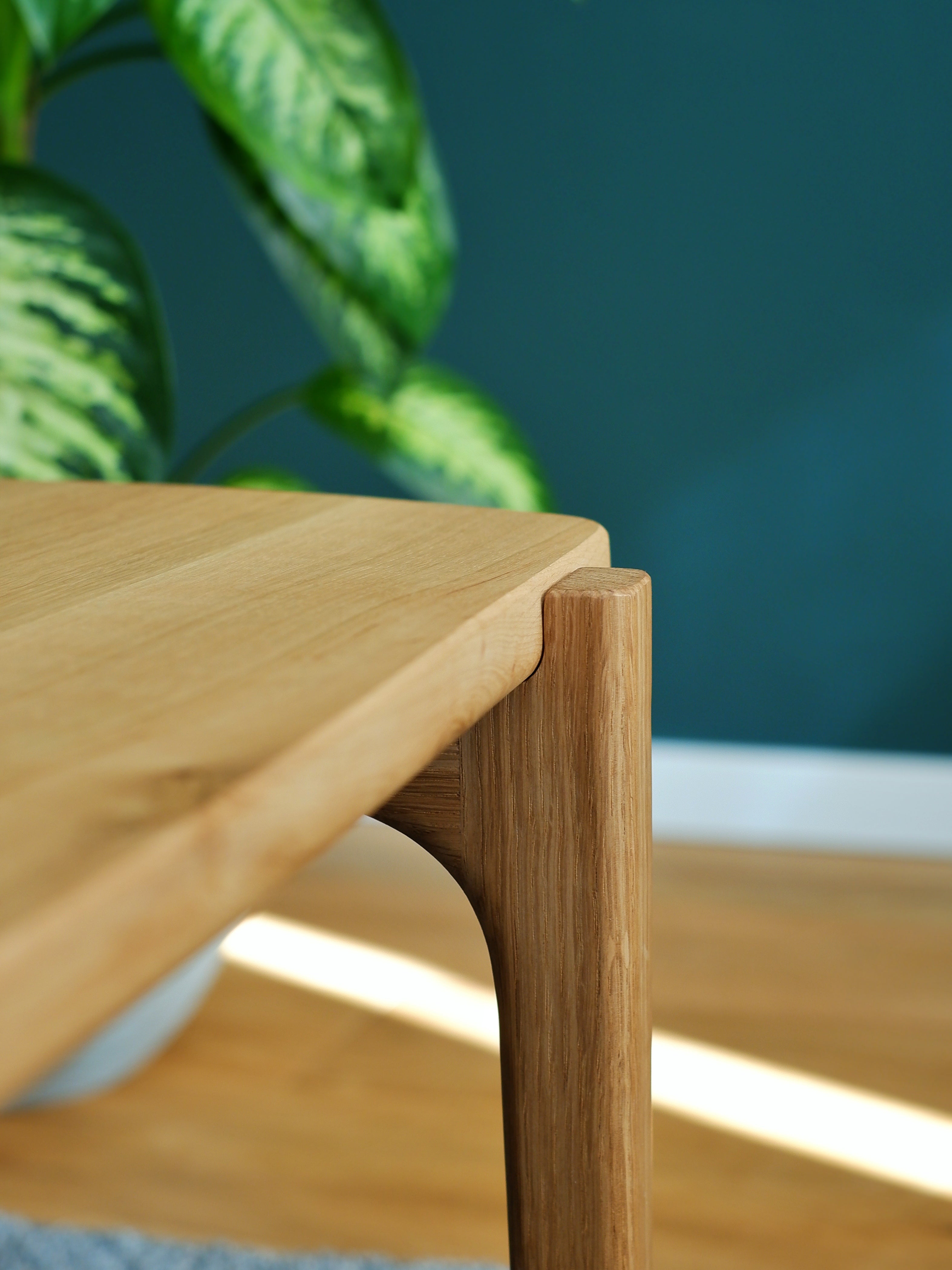 Großer Couchtisch organisch aus Eichenholz