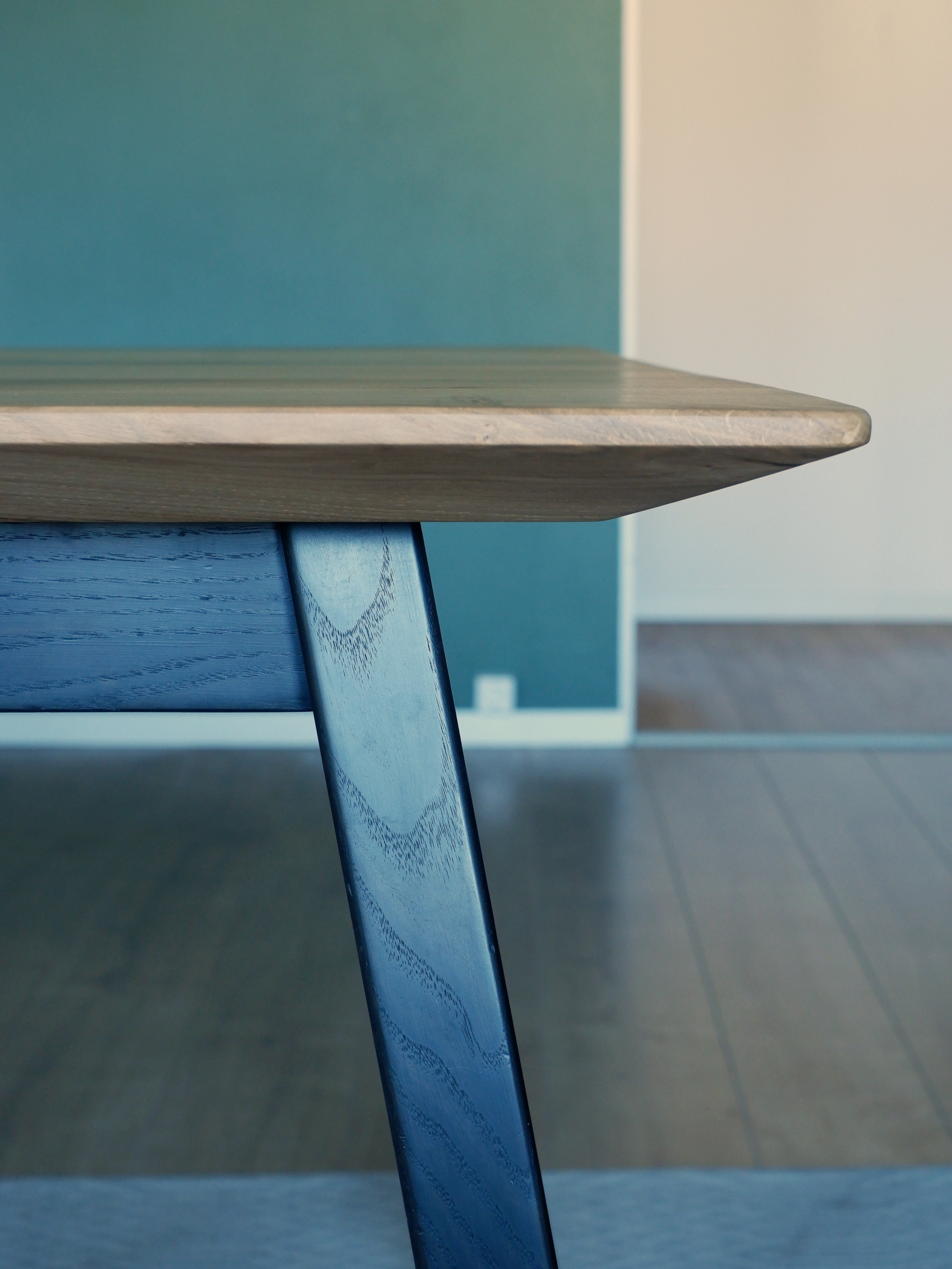 Großer Massivholztisch aus Eiche