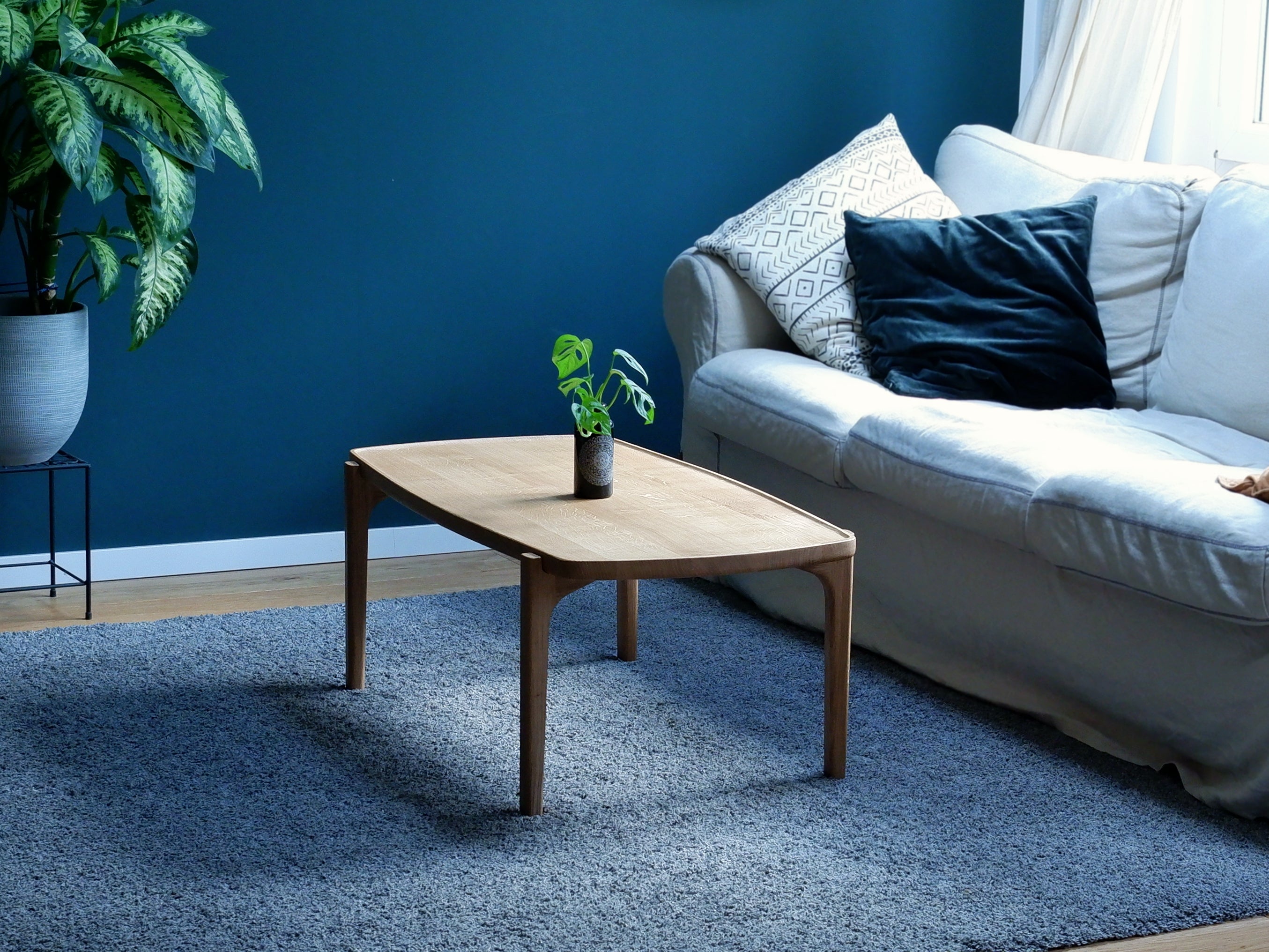 Großer Couchtisch organisch aus Eichenholz