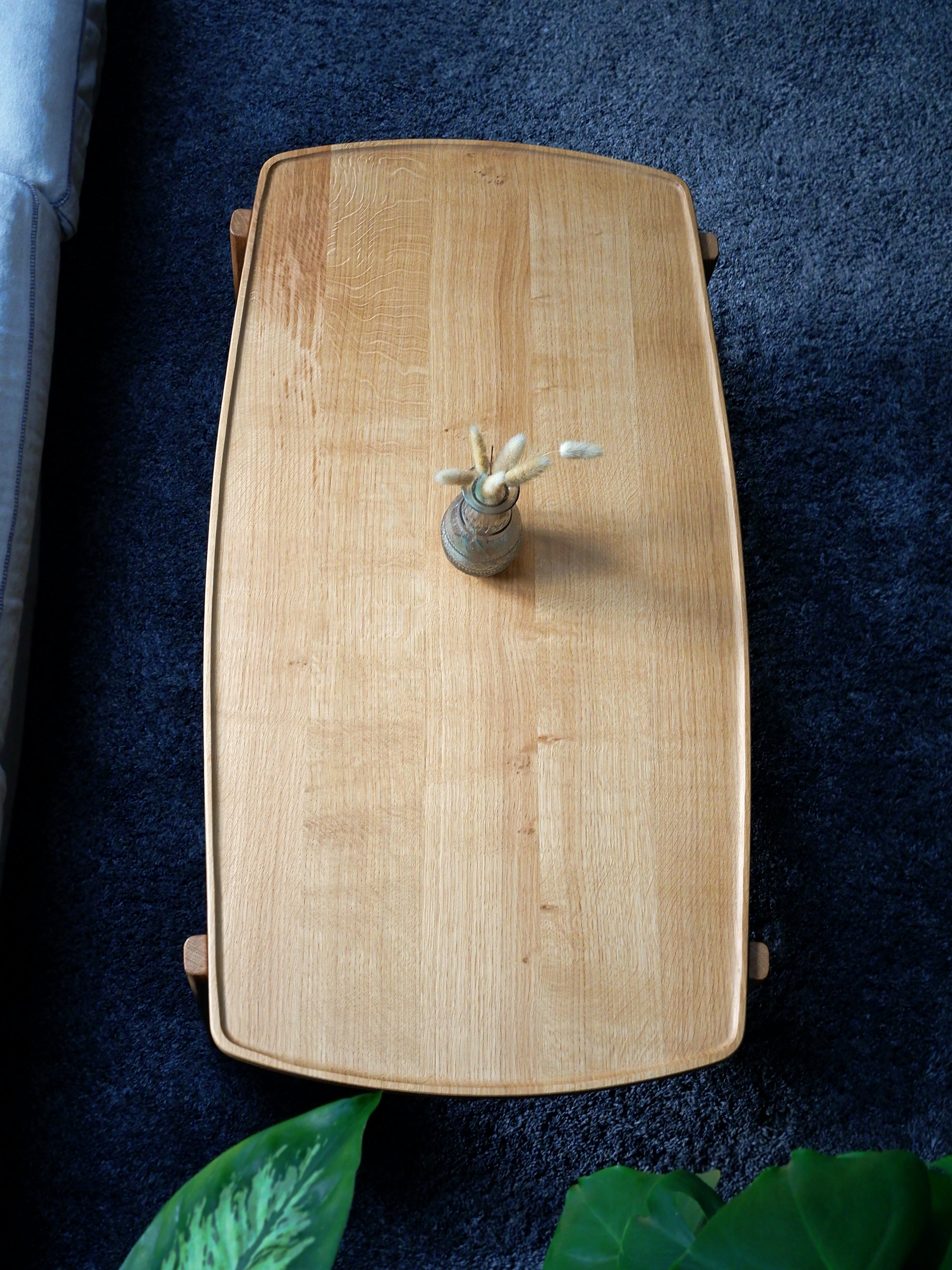 Großer Couchtisch organisch aus Eichenholz