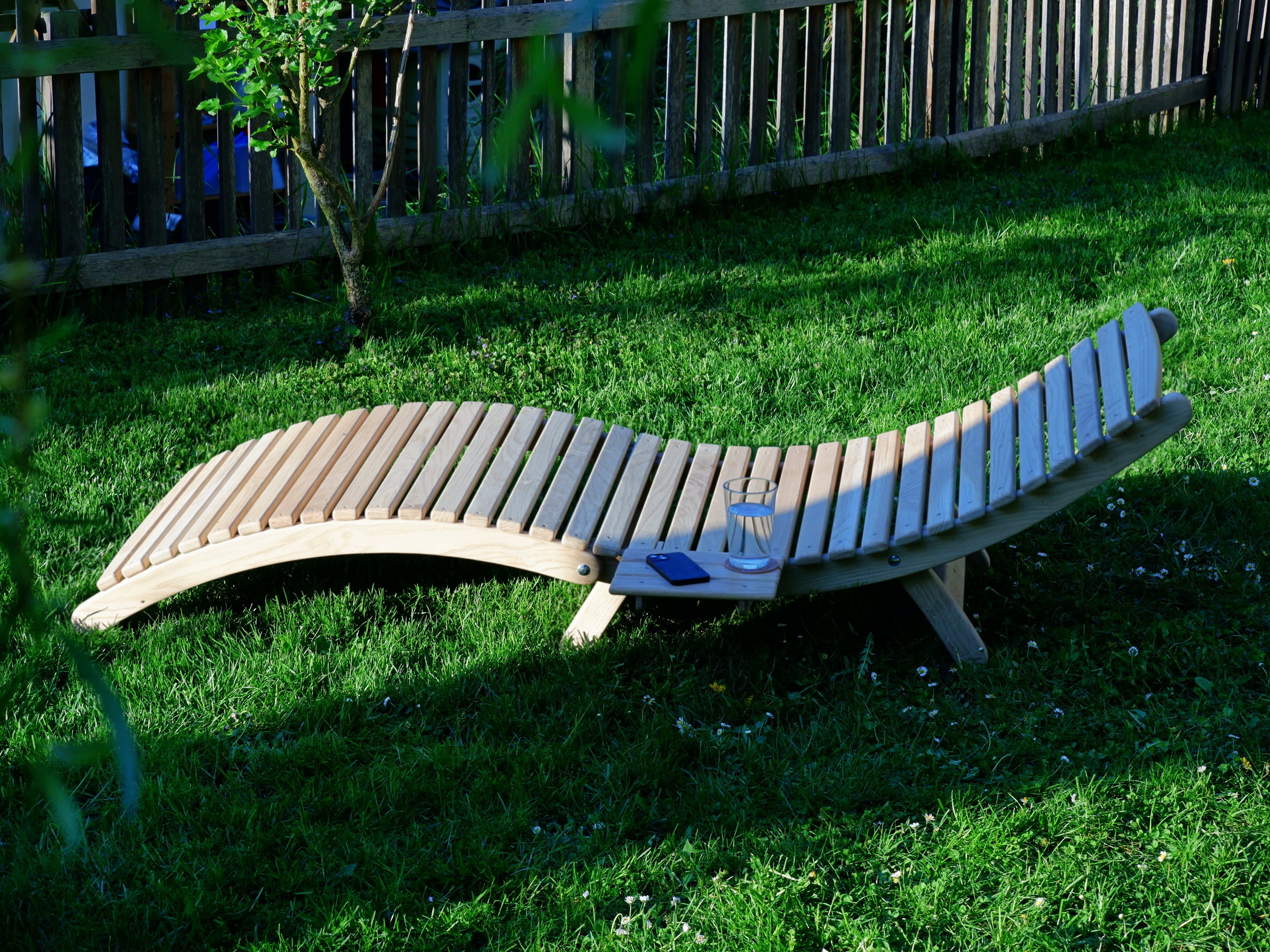 Sonnen-/Gartenliege aus Eichenholz mit Ablagefach