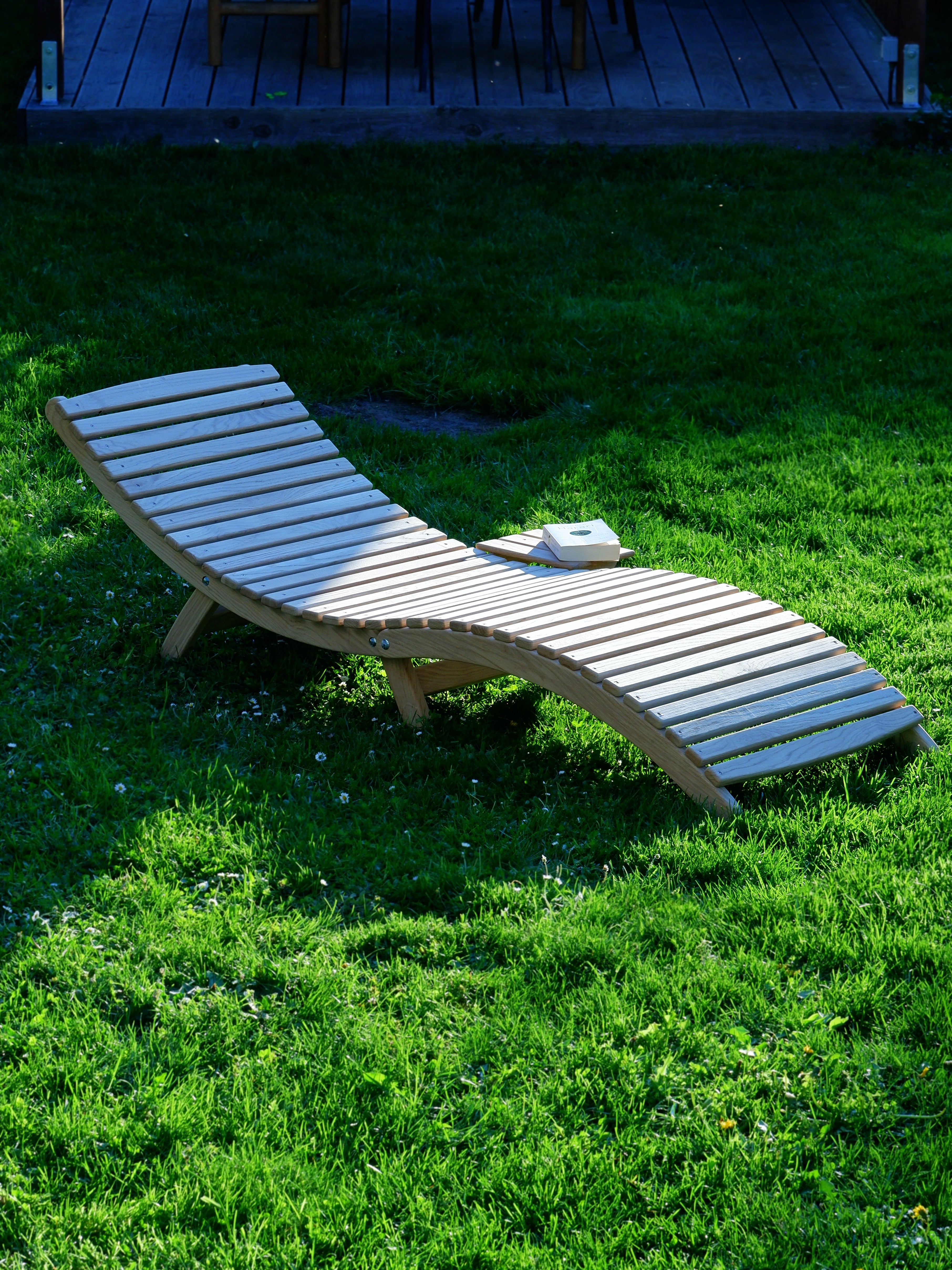 Sonnen-/Gartenliege aus Eichenholz mit Ablagefach