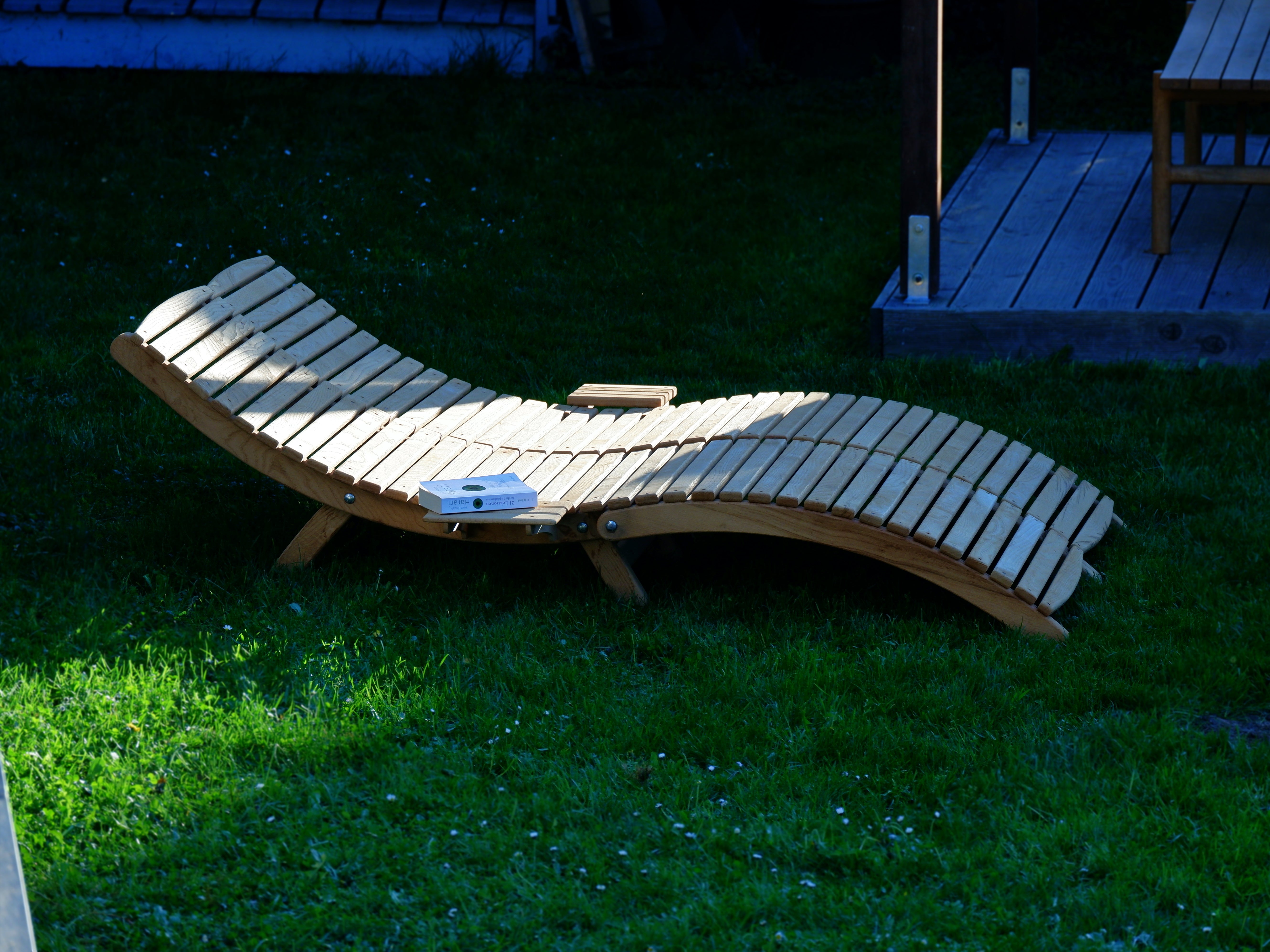 Sonnen-/Gartenliege aus Eichenholz mit Ablagefach