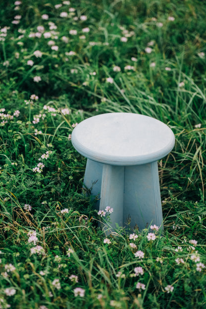 Sitzhocker/ Beistelltische aus Multiplex Birkenholz handgefertigt in versch. Farben