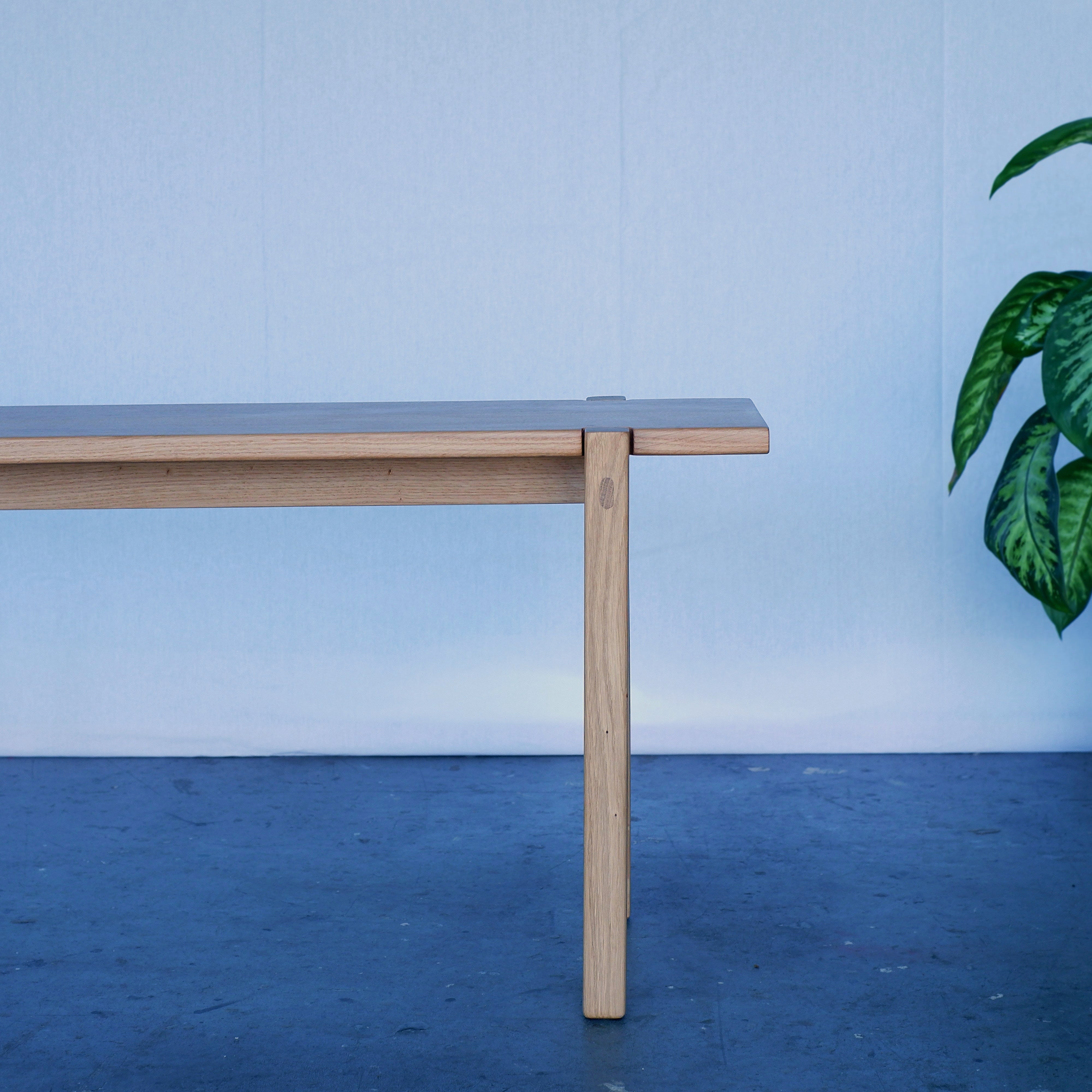 Sitzbank aus Eiche Massivholz - minimalistisch & geradlinig