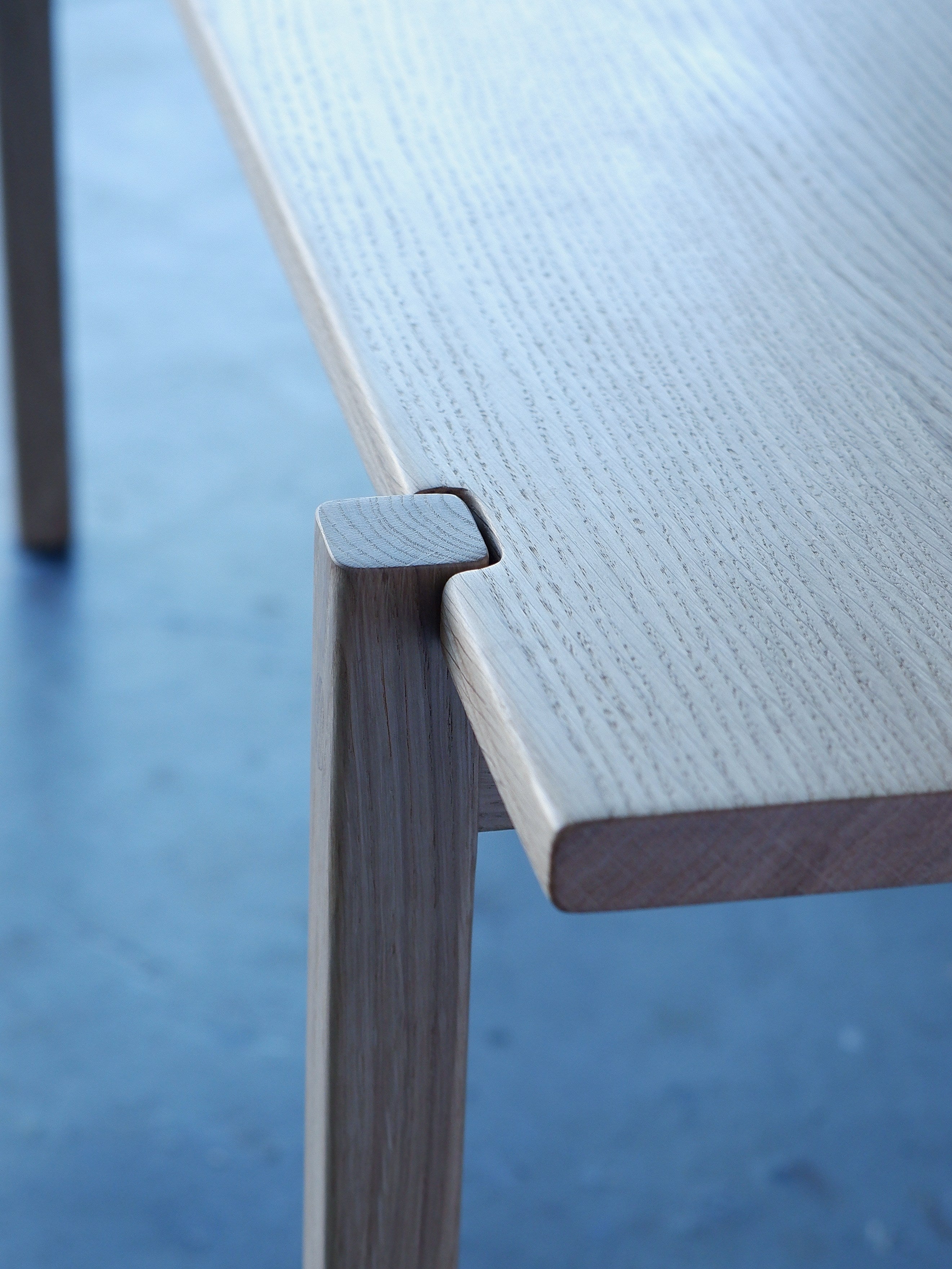 Sitzbank aus Eiche Massivholz - minimalistisch & geradlinig