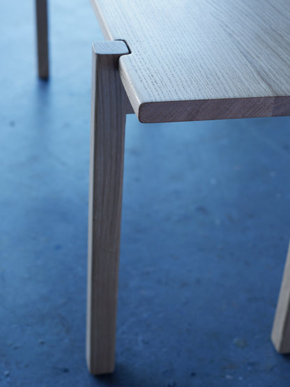 Sitzbank aus Eiche Massivholz - minimalistisch & geradlinig