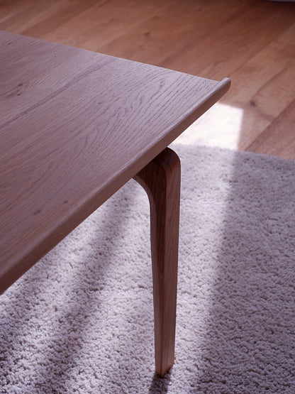 Eleganter Couchtisch aus massivem Eichenholz – handgefertigt