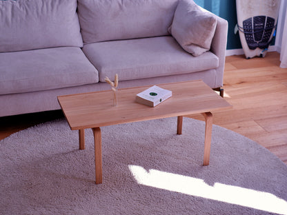 Eleganter Couchtisch aus massivem Eichenholz – handgefertigt