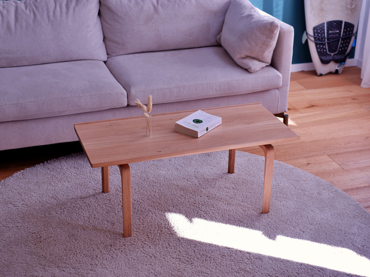 Eleganter Couchtisch aus massivem Eichenholz – handgefertigt