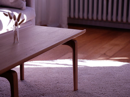 Eleganter Couchtisch aus massivem Eichenholz – handgefertigt