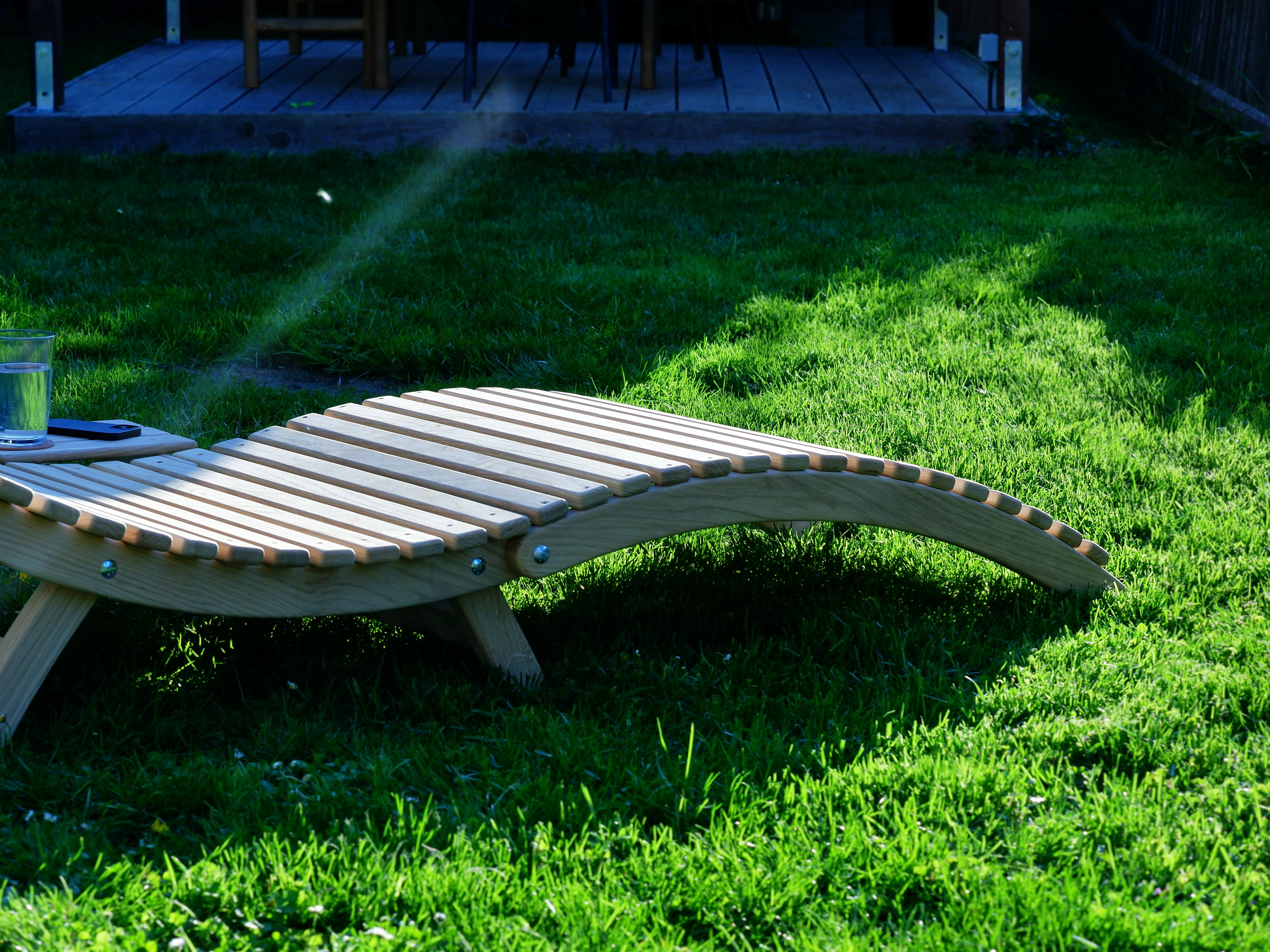 Sonnen-/Gartenliege aus Eichenholz mit Ablagefach