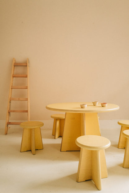 Rundes Esstisch-/Hocker Ensemble aus Multiplex Birkenholz handgefertigt in versch. Farben